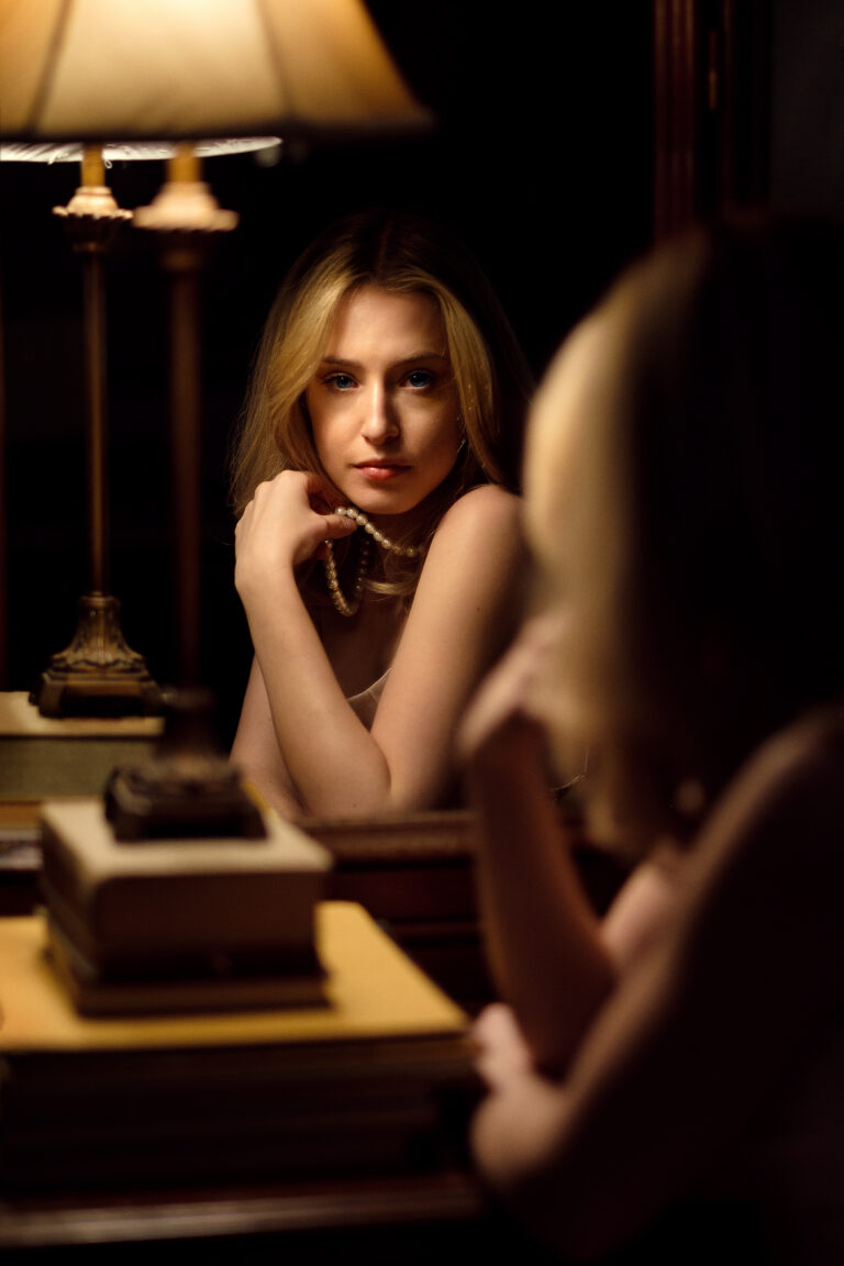 Umiejetne operowanie światłem potrafi zrobić czarne tło